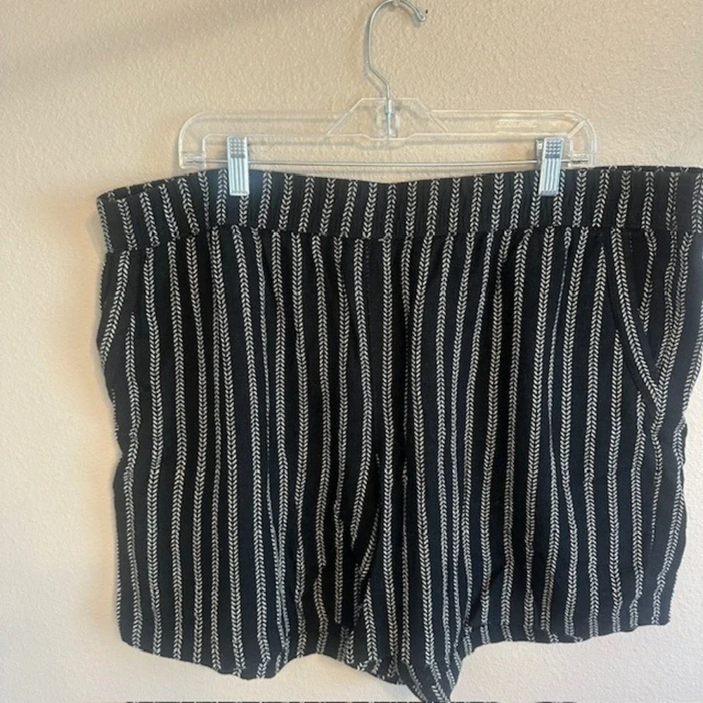 NWT Sonoma‎ Women's Black Chevron Pull On Elastic Waist Linen Shorts Size 1X
